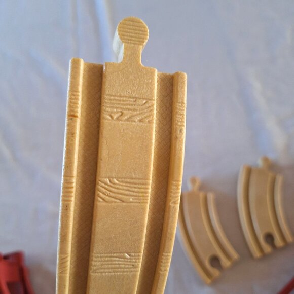 Thomas the Train Bridge 2004 Track Lot Red Suspension Plastic Learning Curve - Picture 4 of 8